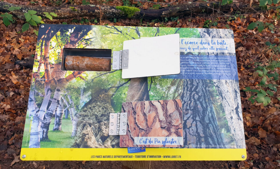 AD production sentier sensoriel nature panneau sur mesure toucher ecorce arbres signaletique touristique