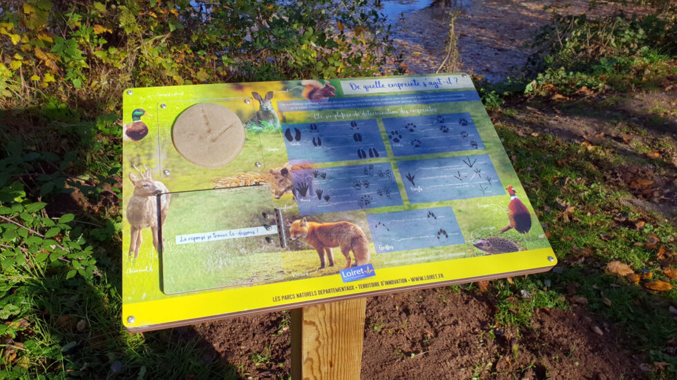 AD production sentier sensoriel nature panneau sur mesure empreinte resine signaletique touristique