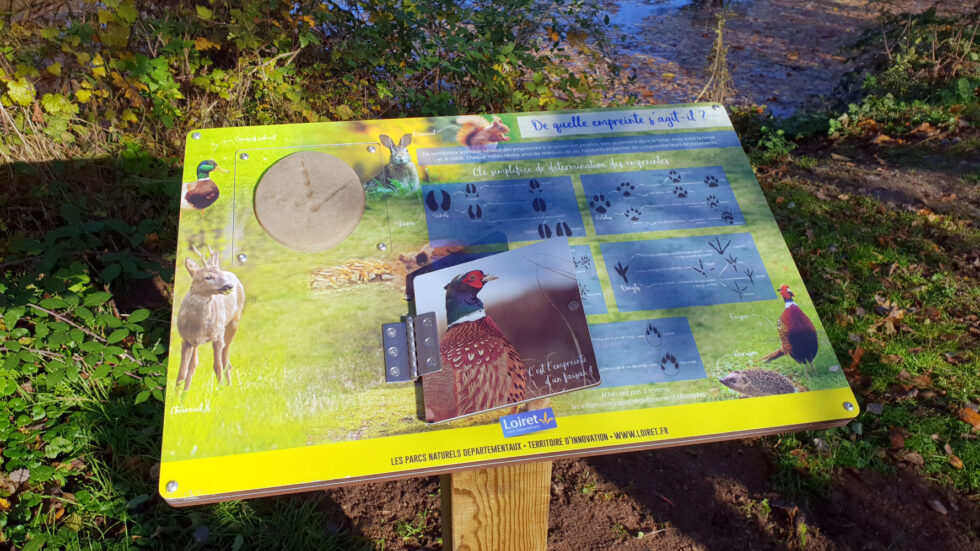 AD production sentier sensoriel nature panneau sur mesure empreinte resine signaletique touristique