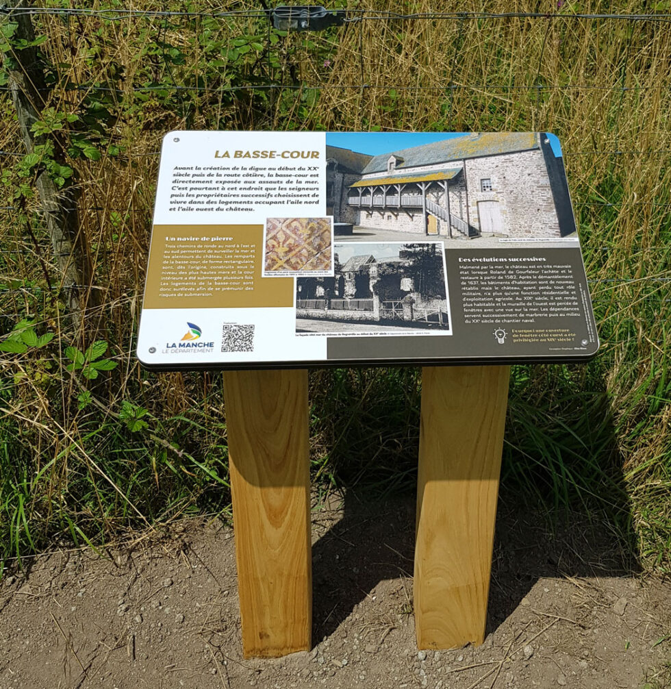 panneau information touristique bois sentier interprétation chateau ens la manche