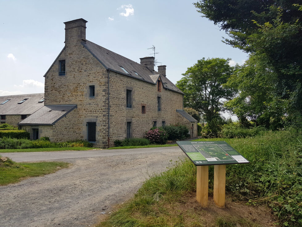 signalétique touristique bois sentier d'interprétation chateau ens la manche