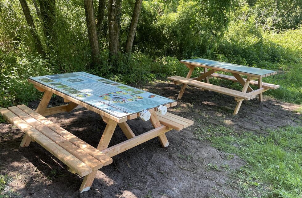 mobiliers d'extérieur sur-mesure tables de jeux ludique et informatif bois