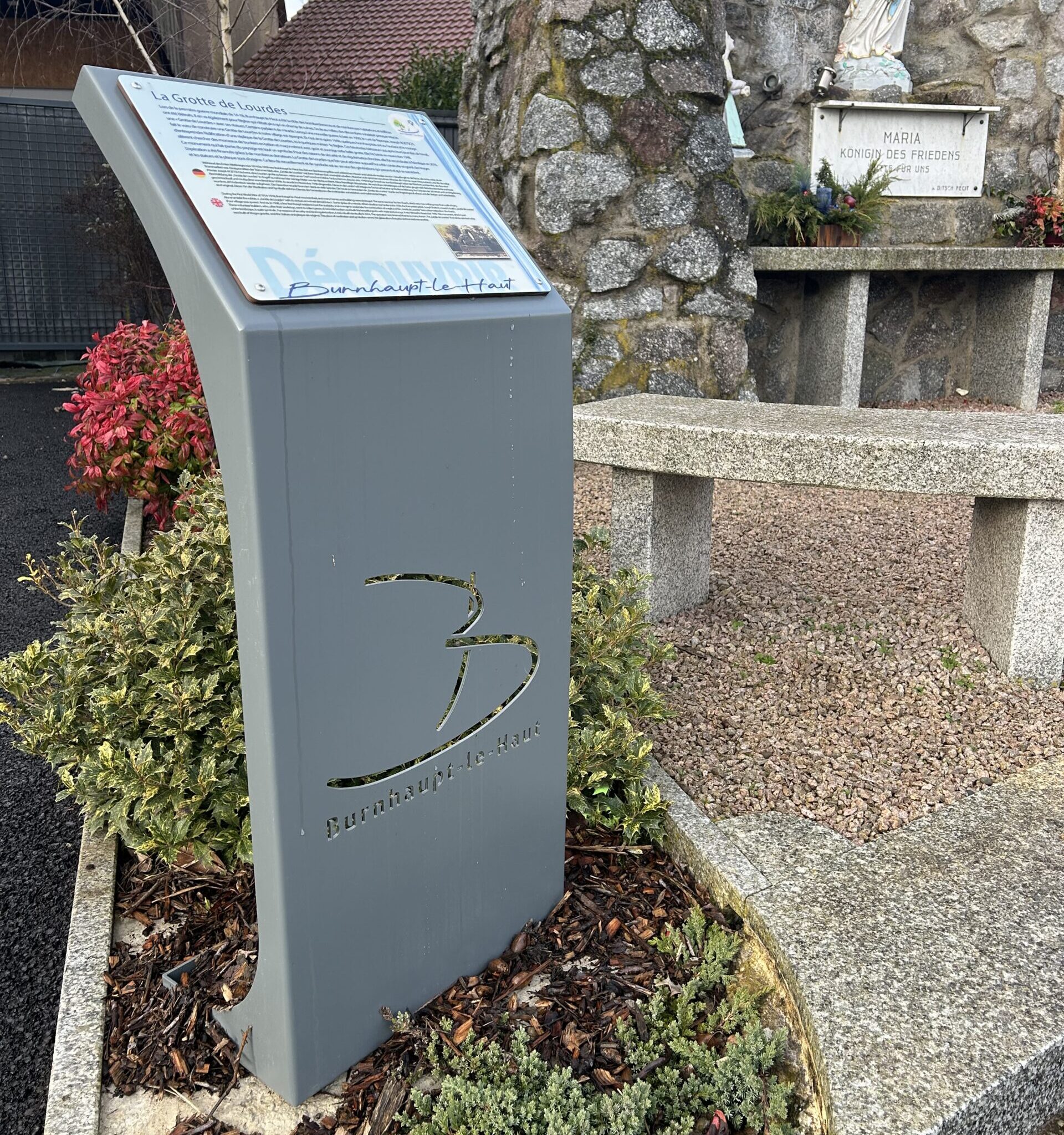 Pupitre de signalétique identitaire