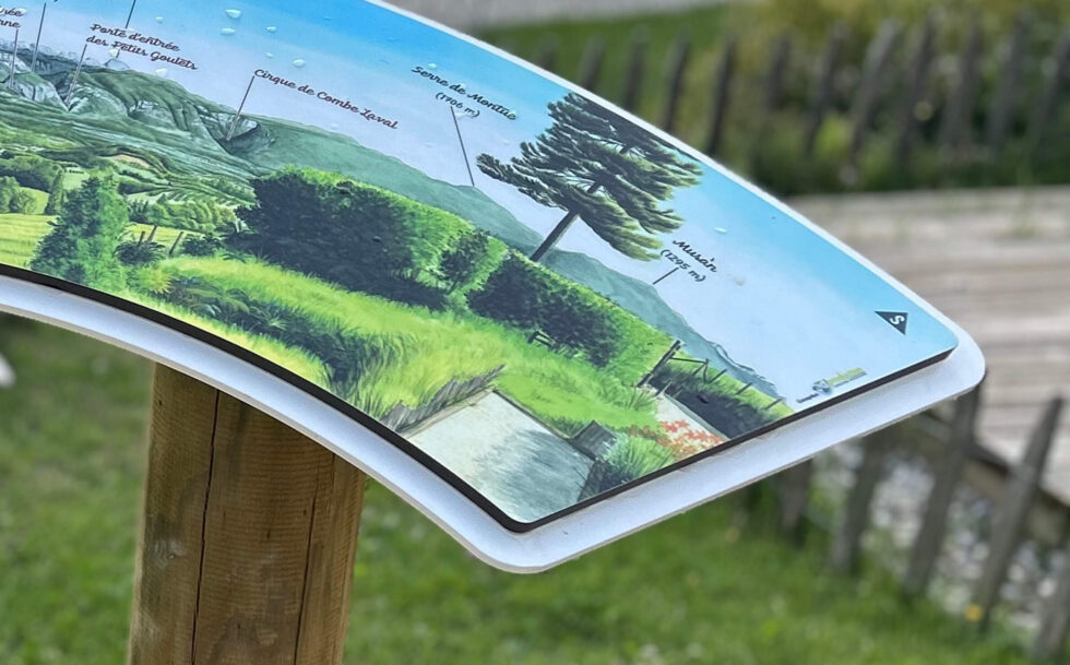 Table d'orientation demi lune gros plan