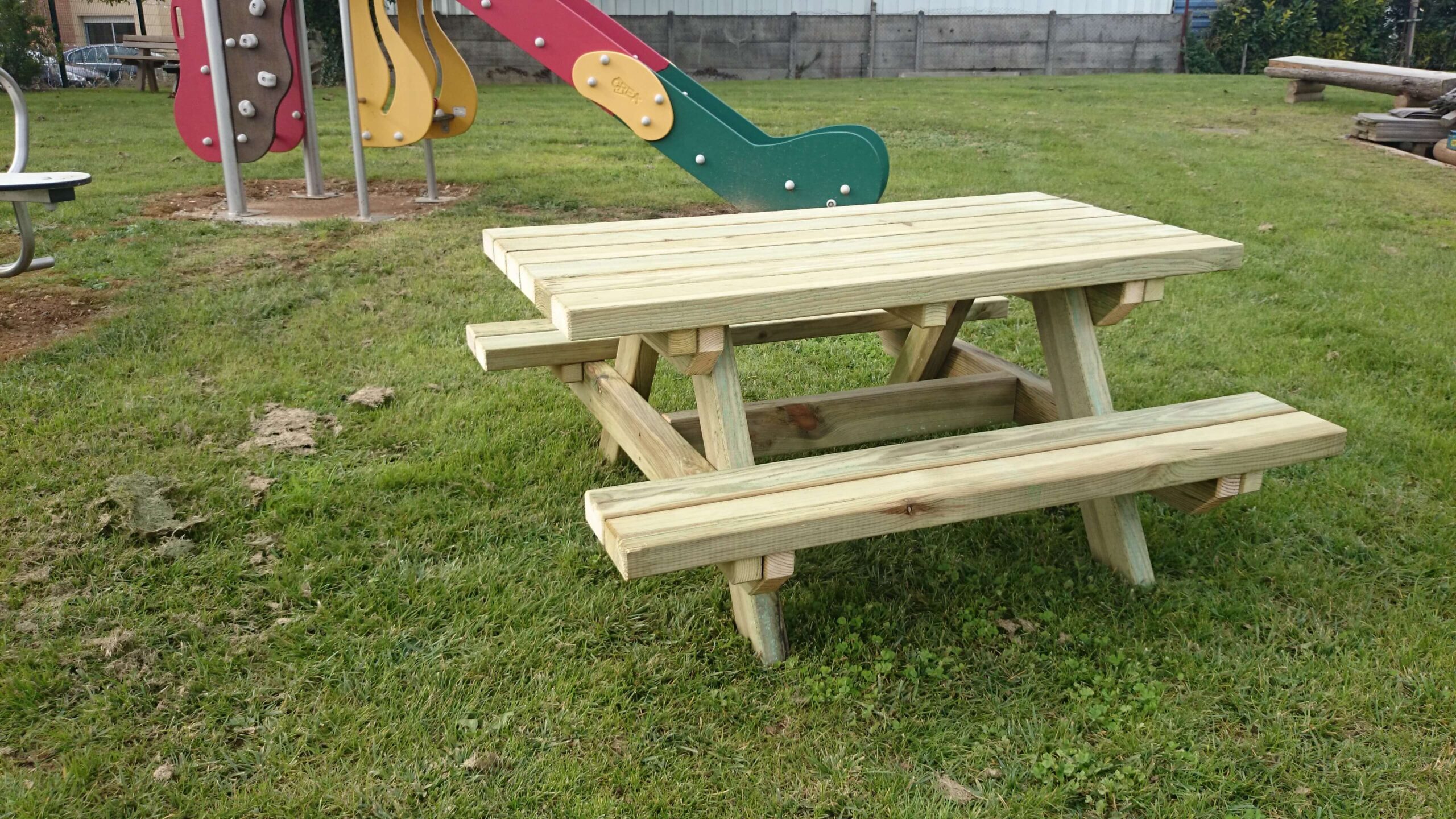 Table de pique-nique pour enfant